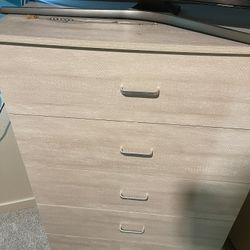 Dresser And 2 Nightstands 