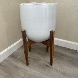 Large ceramic white Pot with  wood stand