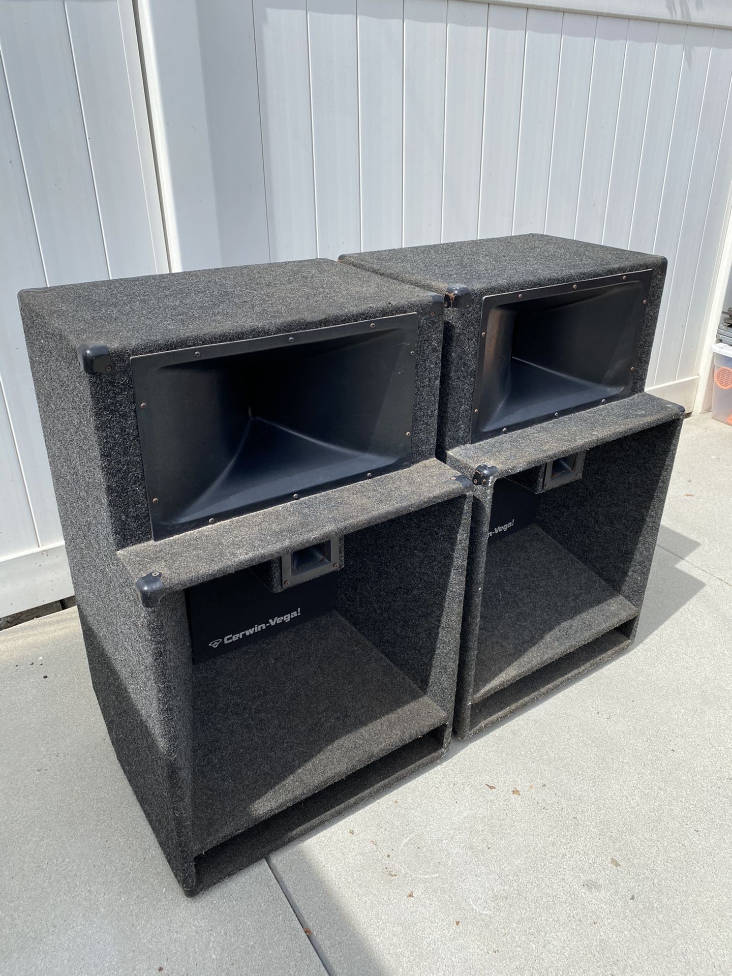 DJ Speakers - 18” Cerwin Vega V35