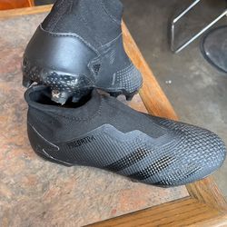 Predator All Black Size 7 In Men
