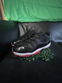 Jordan 11 Low Bred Sneakers size 10