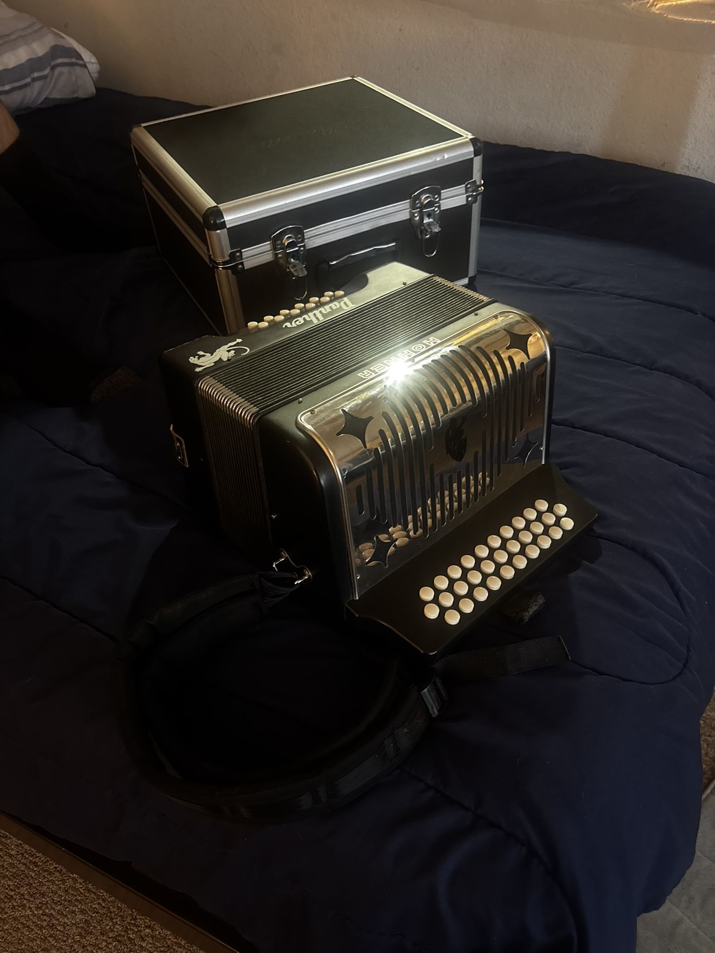 Hohner Panther Accordion, Fa