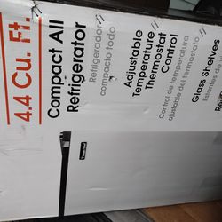 Compact Refrigerator 4.4 Cu.  Ft 