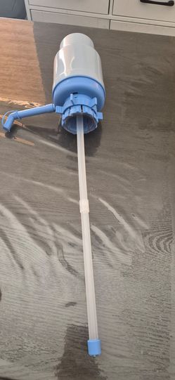 Manual water bottle pump