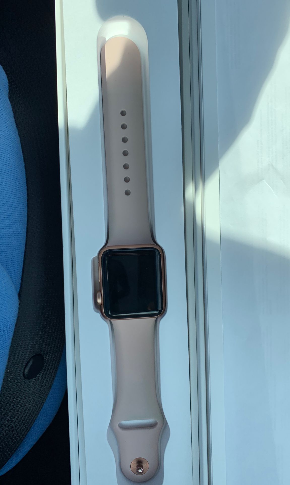 Rose Gold Apple Watch Series 3 (Everything included, used once) cash app or cash only no scams