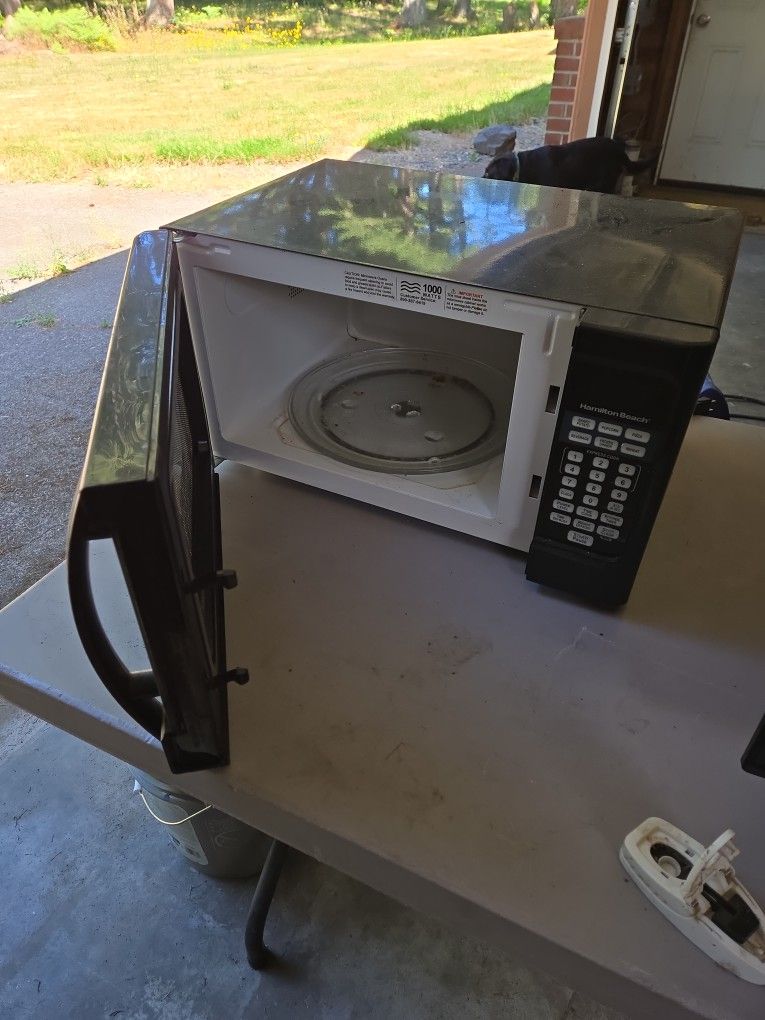 Hamilton Beach 1100 Watt Microwave