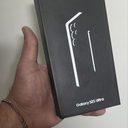 (New) Samsung Galaxy S25 Ultra 1TB - Unlocked in Titanium Black