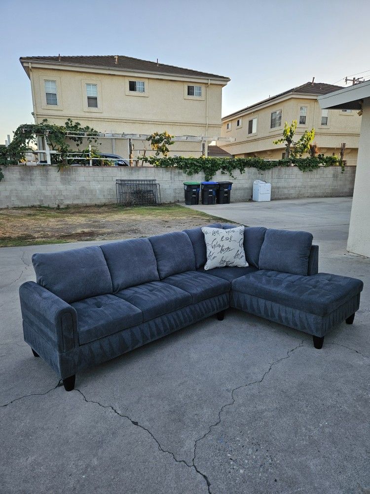 Apartment Size Gray Sectional Sofa 💥 Free Delivery 💥 