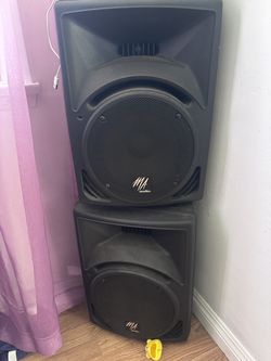 DJ speakers