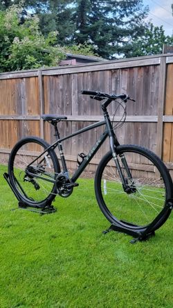 Like new 2022 Trek Verve 2 Disc Gen 4 size Large