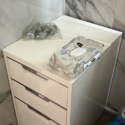 White Storage 15$ Need Gone ASAP