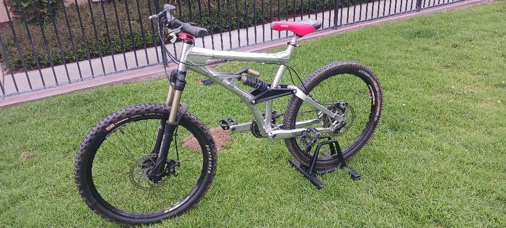 CHUMBA EVO DOWNHILL MOUNTAIN BIKE MANITOU SHERMAN FIREFLY 130mm FRONT SHOCKS