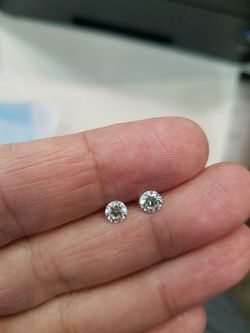 1.01 Carat Round F Color VS Diamond Earrings