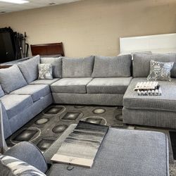 LIGHT GRAY SECTIONAL