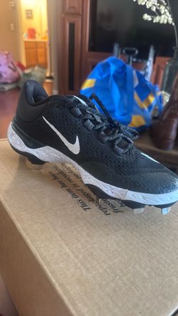 Baseball cleats