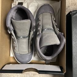 Jordan 11 retro grey size 9c kids 