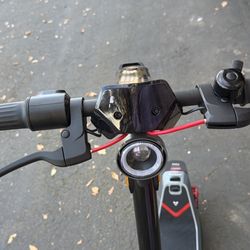 NIU.Ki300x Foldable electric Kick scooter W/35 mi max range and 23.7 mph max speed