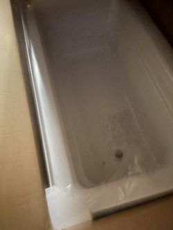 KOHLER BATHTUB 60W X 32D X 19H