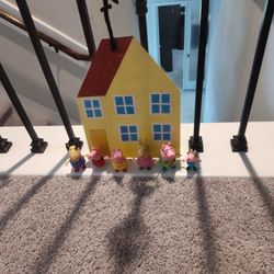 Peppa pig toy figurines and house
