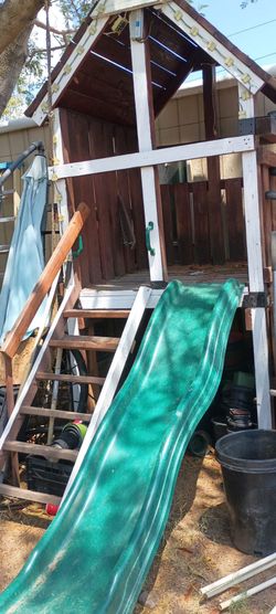 Outdoor playhouse / casita