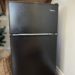 Midea  Double Door Mini Fridge 3.1 cu ft