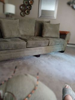 COUCH 8 ft