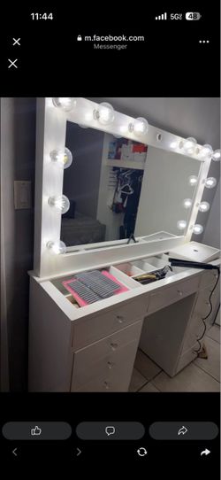 White Hollywood vanity