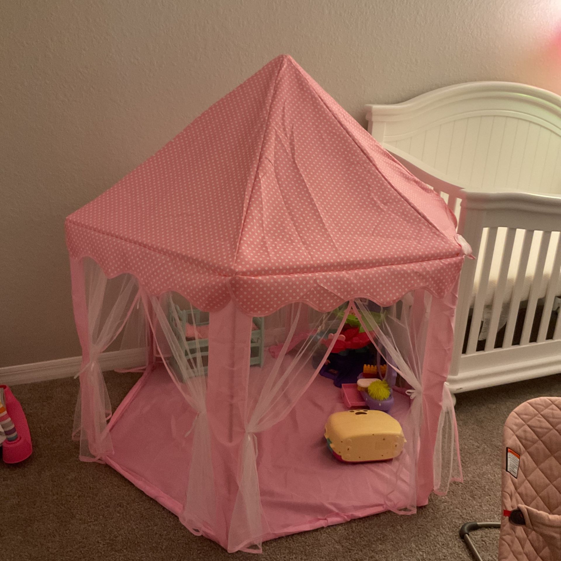 Little Girl Play Tent 