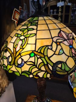 Tiffany-style Lamp with Light up Base $375