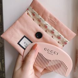 Gucci wooden comb with cute pouch set  NEW