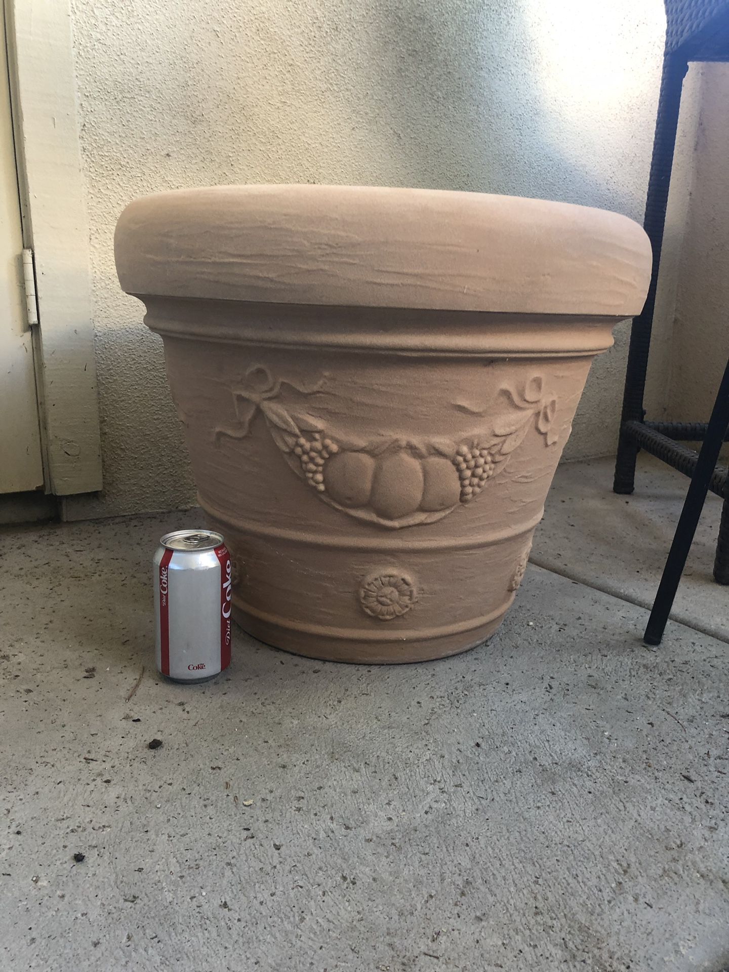 LARGE FLOWER POT / PLANT HOLDER