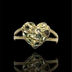 (GRANDE) 10K ANILLO NUGGET CON CORAZON 