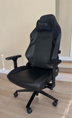Like new secret lab titan evo Batman edition Regular gaming office chair
