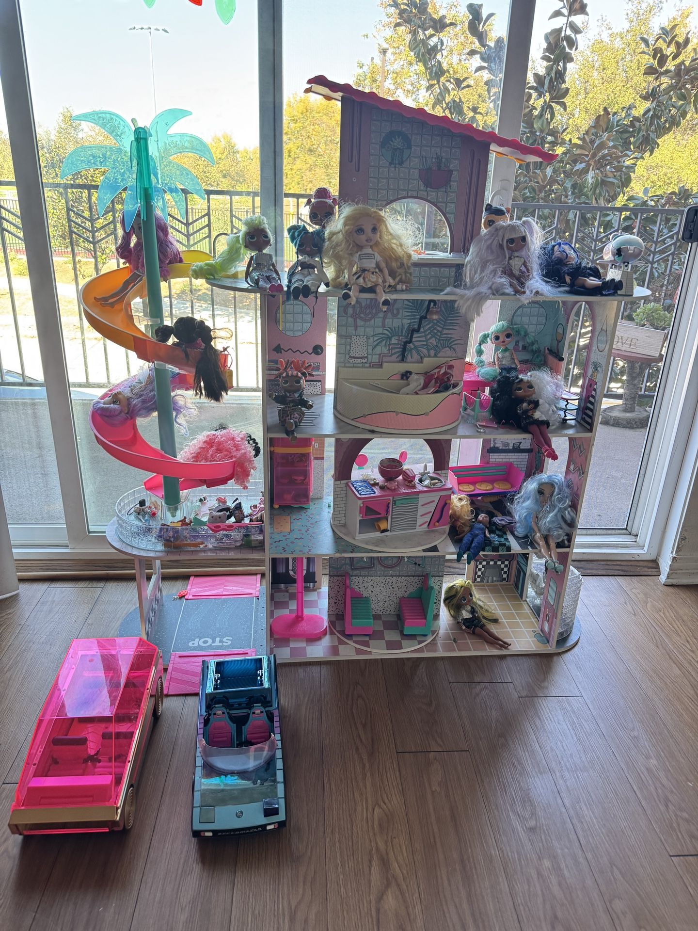 LOL Surprise Doll House With Cars And Dolls