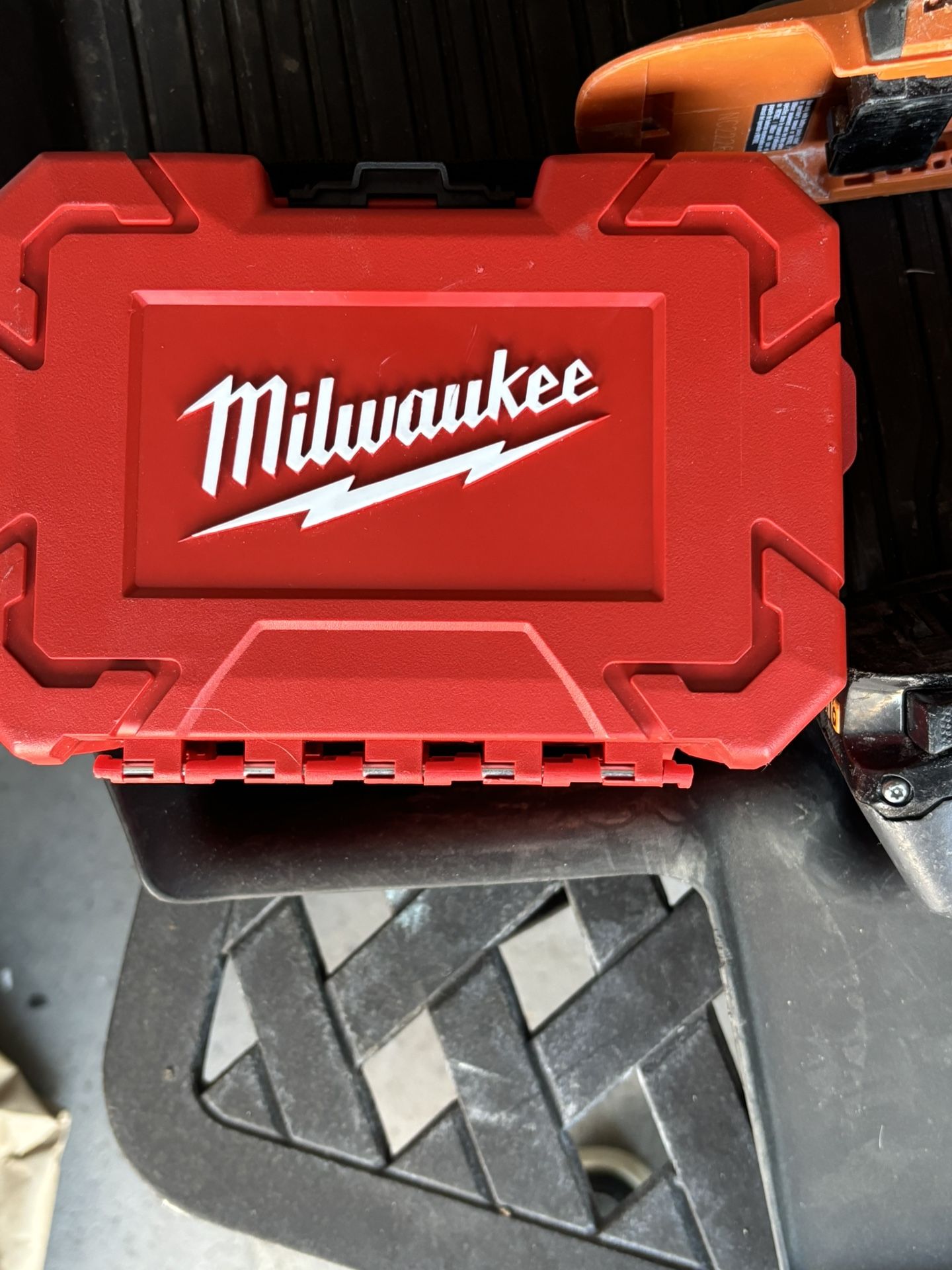 Milwaukee 16 Drill Hole Set (NEW)