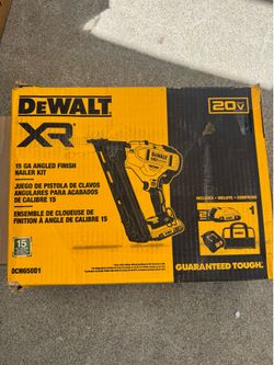20V MAX XR Lithium-Ion Cordless 2-1/2 in. 15-Gauge Finish Nailer Kit with 2.0Ah Battery, Charger and Contractor Bag