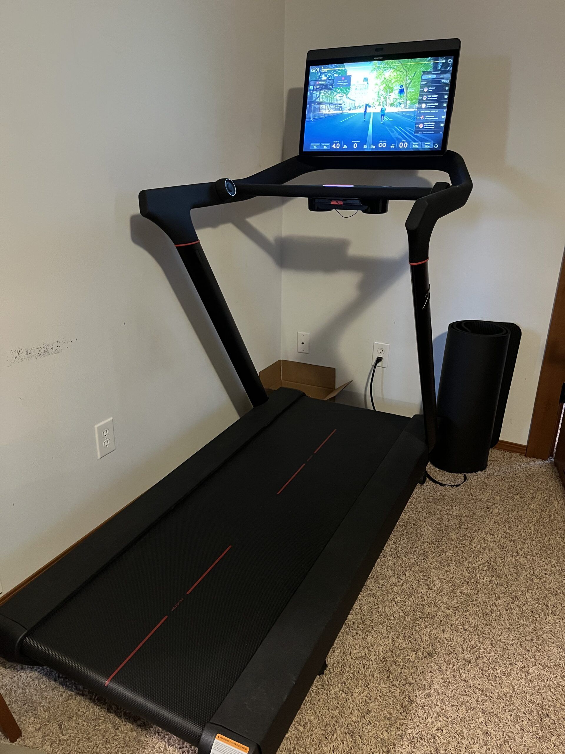 2023 Peloton Tread in Excellent Condition with 0-50 Rides - Aberdeen, WA