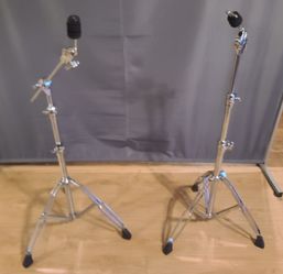 Bateria 2 Pearl Heavy-Duty Double Braced Leg Cymbal  Stands one is a Boom and one is a Straight Get them both for $95.00