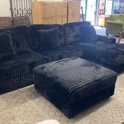 New 4 Piece Modular Sectional Couch with USB and Cup Holders! Free Delivery 🚚! 