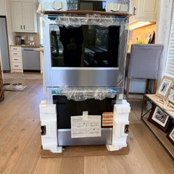 BRAND NEW KitchenAid 27” Smart Double Wall Oven - $1100 Off Retail!