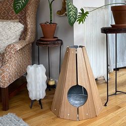 Tuft and Paw Happy Camper Pet Tent - Excellent 