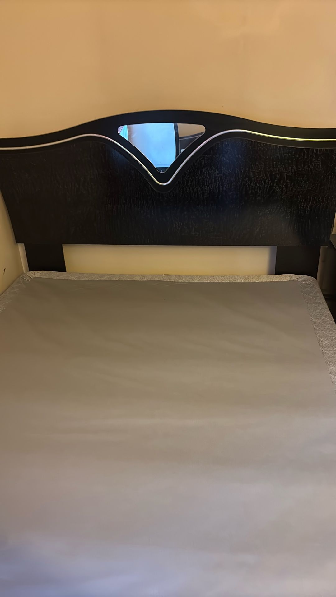 Bed set with a spring box used