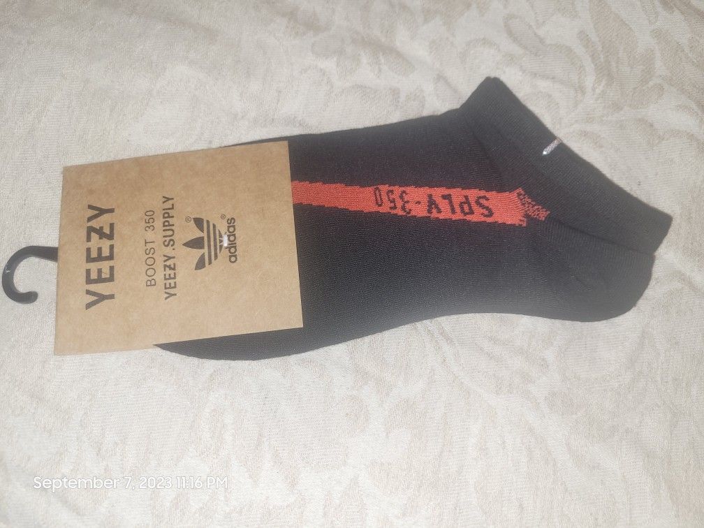 Adidas yeezy socks online