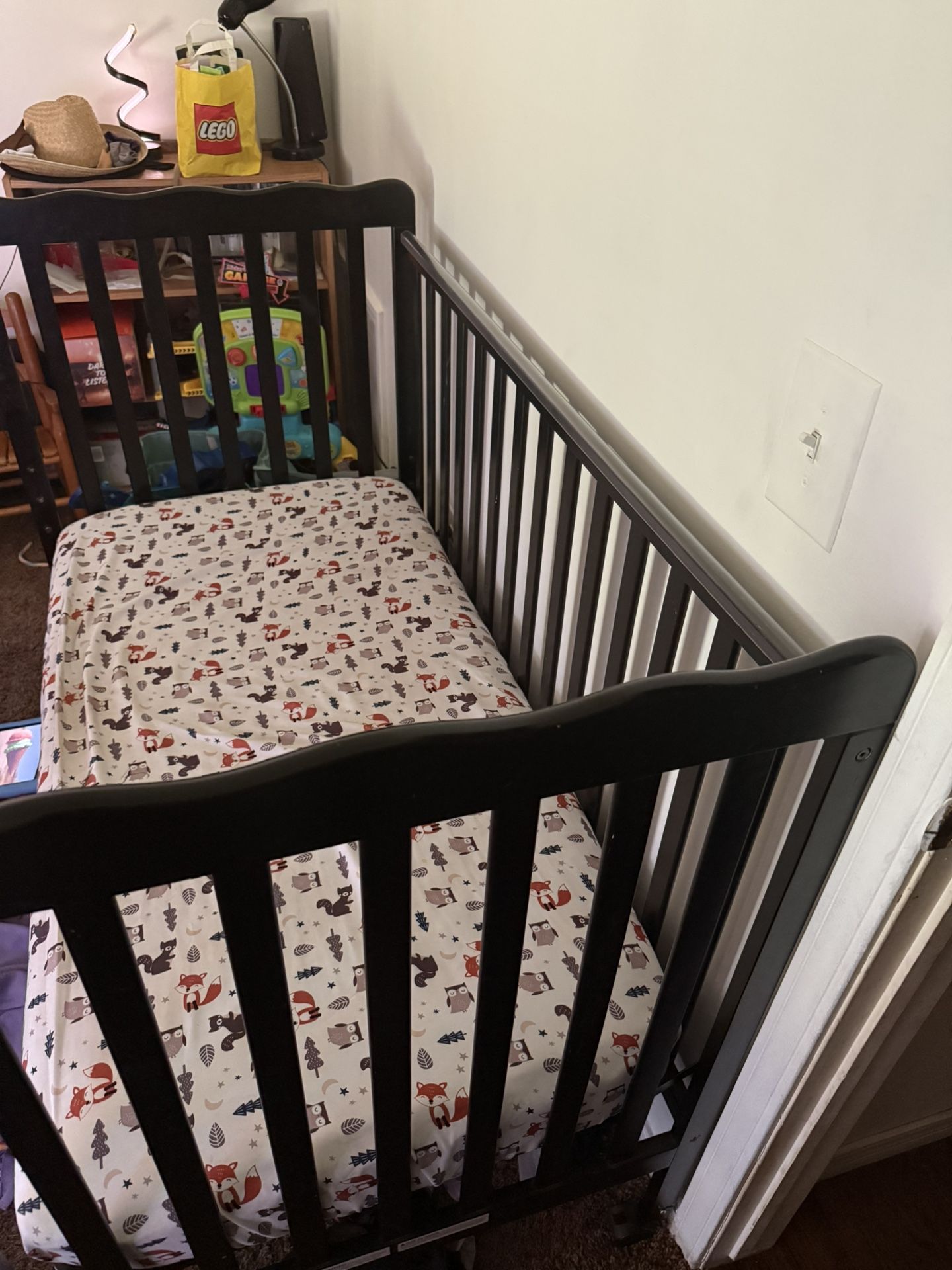 2 In 1 Convertible Crib/ Toddler Bed