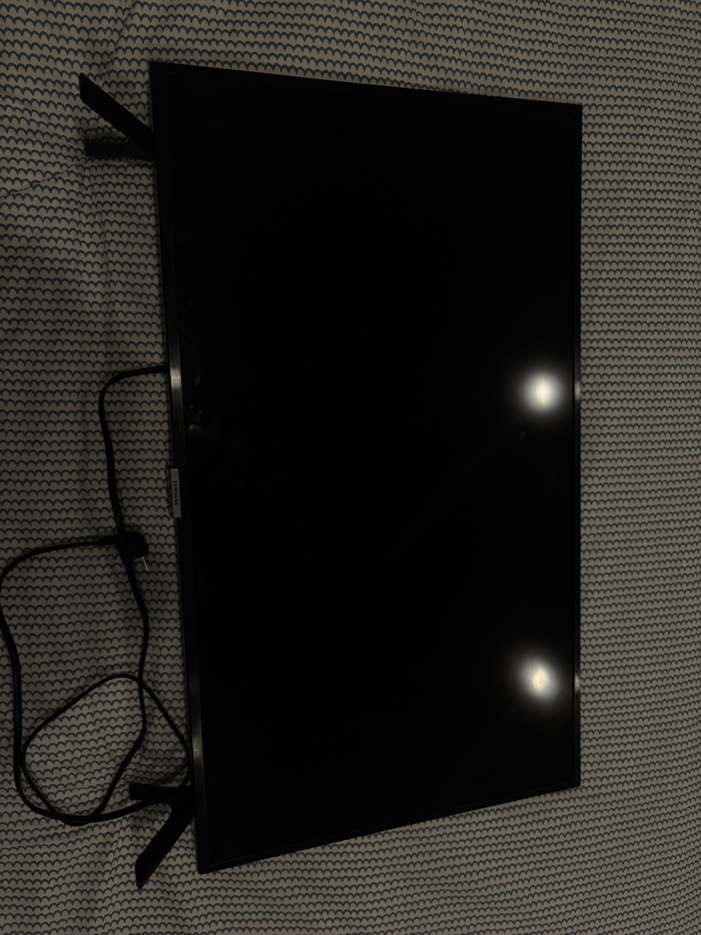 Samsung Smart TV 29in x 17in