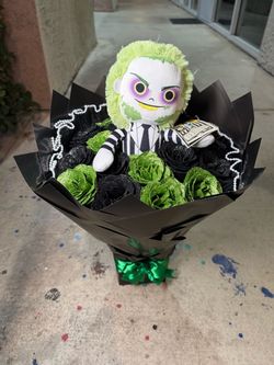 Beetlejuice Plush Bouquet with artificial Roses spooky bouquet