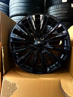 22x9” Gloss Black Multi-Spoke Alloy Wheel