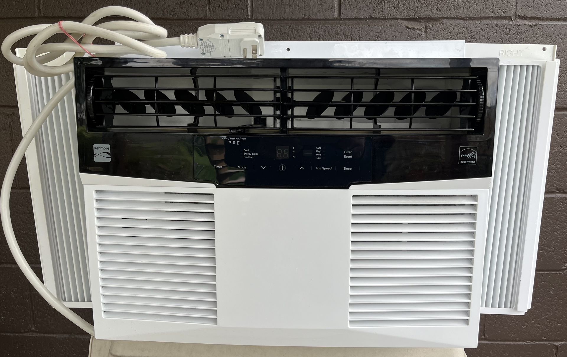 Kenmore 10,000 BTU Digital Energy Star Air Conditioner. Unit Is Clean & Runs Great. Airflow Is Strong & Cold.