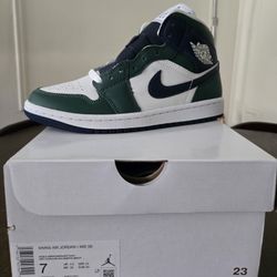 Nike Air Jordan 1 Mid SE - Size US 7 
