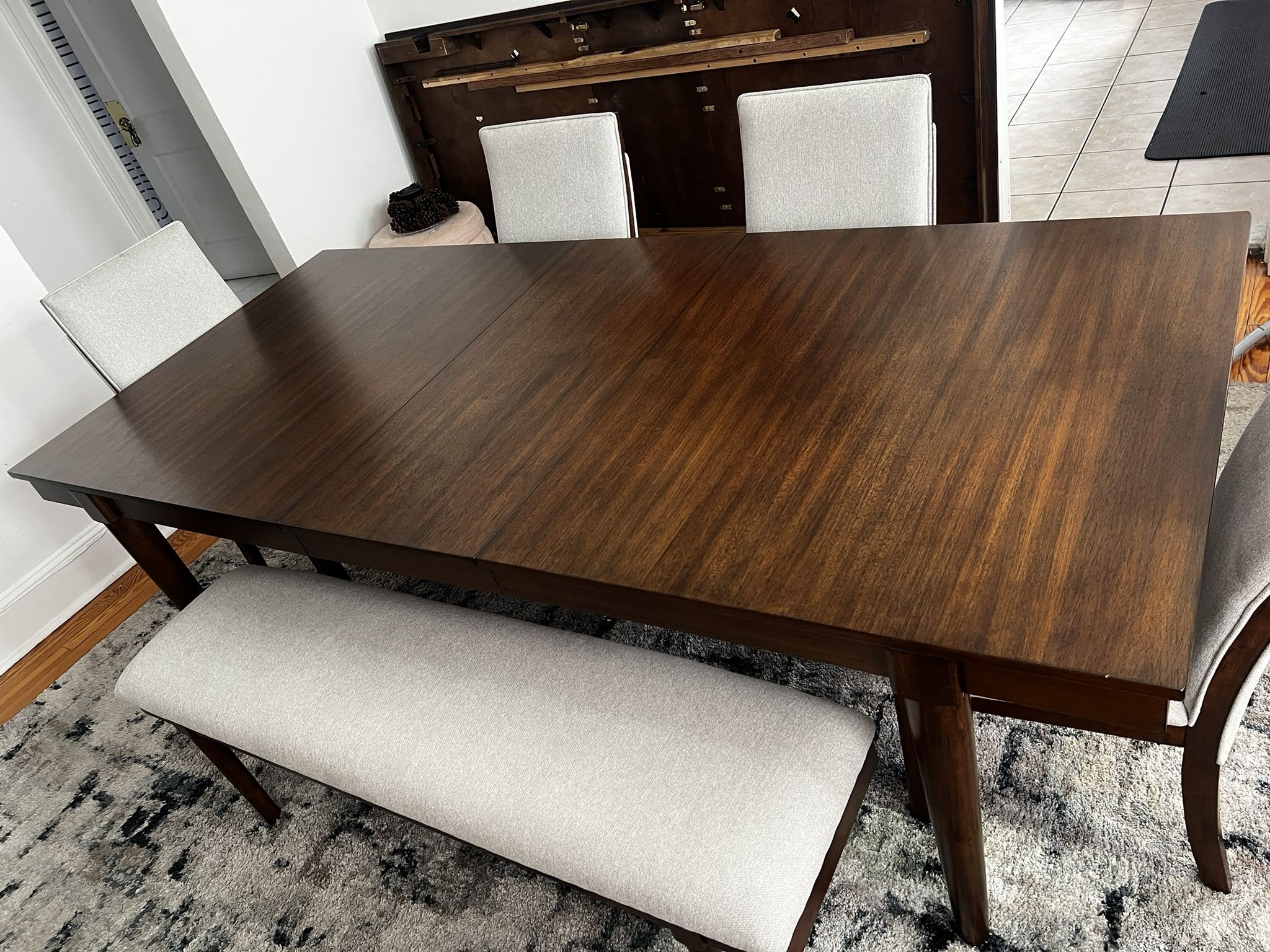 4 and 6 Chair Table